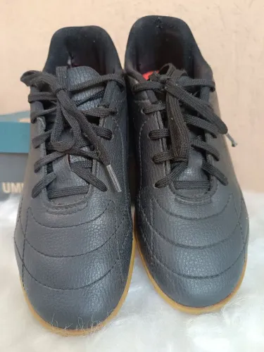 Chuteira de futsal da Umbro