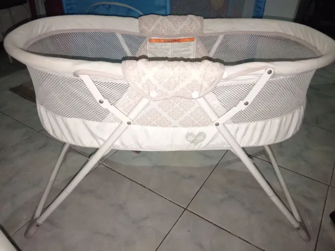 Berço Moisés com kit almofada amamentação e ninho.