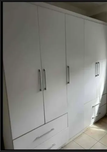 Guarda-roupa casal 5 portas + Guarda-roupa de quarto de criança