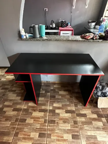Promoção mesa gamer nova $380. Entrega grátis ?
