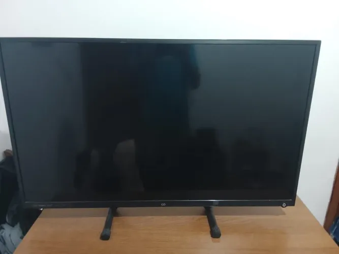 Tv 42" com conversor digital integrado funcionando perfeitamente