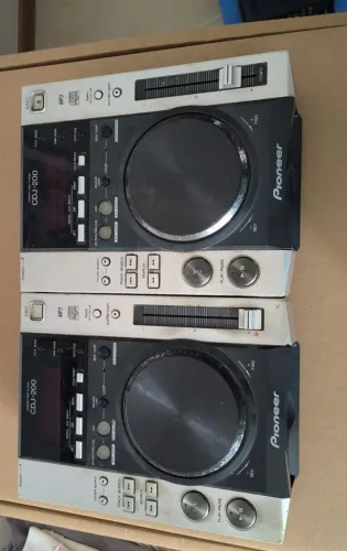 VEDNO PAR DE CDJ200 PIONEER