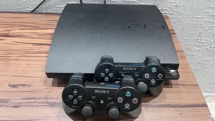 Playstation 3 destravado com hen e 2 controles