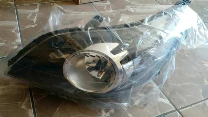 Farol esquerdo Chevrolet Agile Montana fumê 2010 A 2016