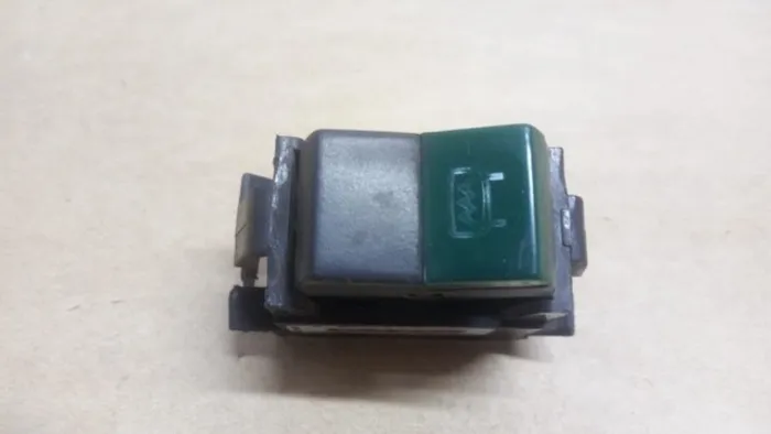 105 Botão Interruptor Desembaçador Traseiro Vw Passat, Voyage e Parati e Gol Quadrado.