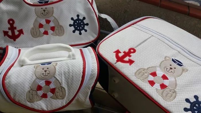 Kit malas 150,00 reais pra retirar, corre, desapego !