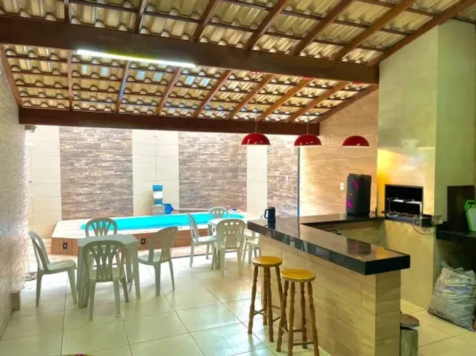 Casa com piscina para temporada em Praia Grande