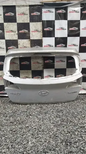 Tampa Traseira Hyundai HB20 2013 prata