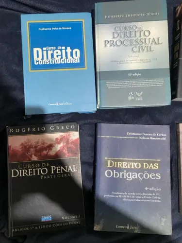 7 Livros de Direito (75 por 07 livros)