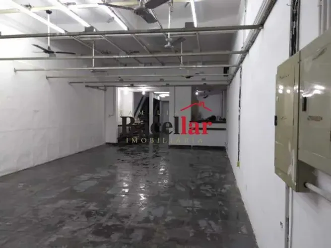 Prédio - / Comercial / Rio Comprido