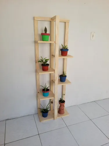 Prateleira de Madeira para Plantas