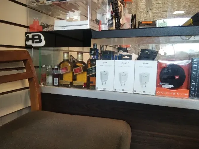 Vendo carregadores completos , fontes e cabos originais de iphone e androids !  
