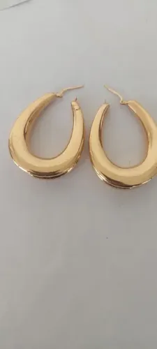 Brinco em ouro Rose modelo oval fecho pino reto 