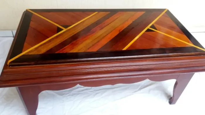 Mesa em Mogno Maciço c/ Tampo Mosaico Madeiras Nobres - Peça Única
