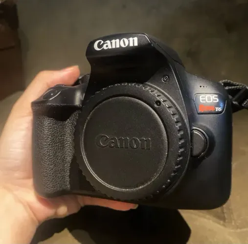 Canon T6 + 18-55mm + 50mm + Bolsa e acessórios