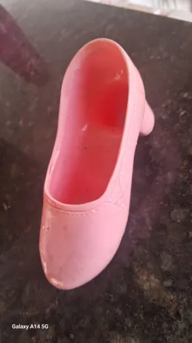 1 pé do sapato da boneca Stephany