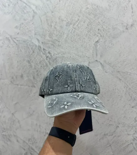 Boné Louis Vuitton jeans