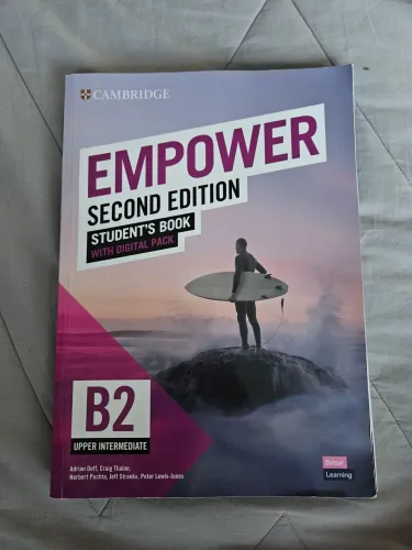 Livro de ingles cambridge empower B2.