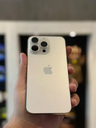 iPhone 15 Pro Max em excelente estado