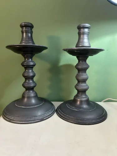 Castiçais de estanho