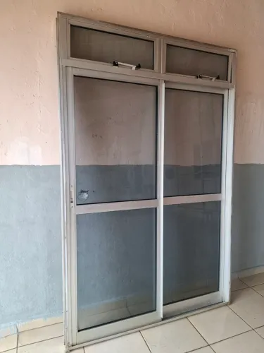 Porta de correr vidro e alumínio