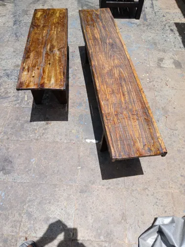 Bancos de madeira rústicos caipira