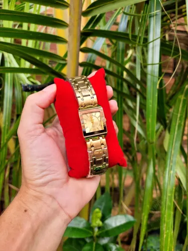 Relógio dourado feminino puro luxo aceitamos cartões