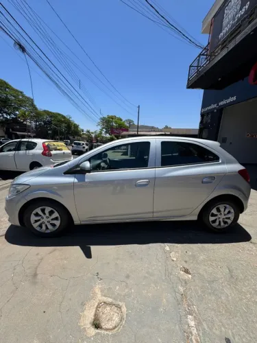 Chevrolet Onix JOY Hatch 1.0 8V Flex Mec. 4P 2017
