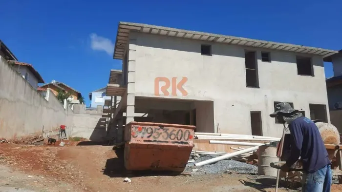 Condomínio com 5 casas a venda na Pampulha;