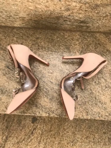 Sapato de salto alto elegante 