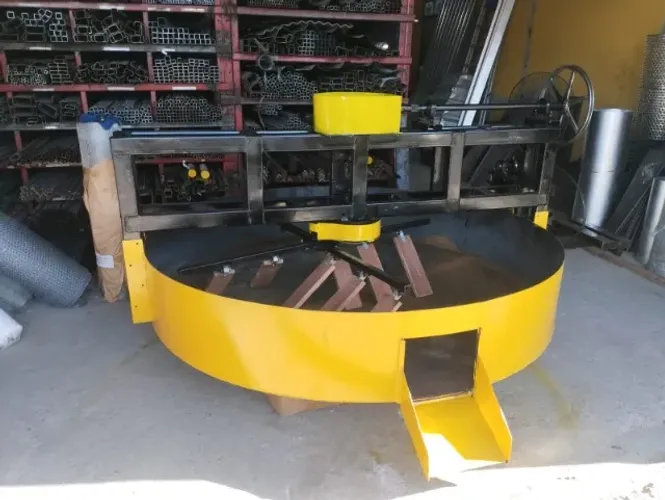 Forno mecanizado  elétrico para fazer farinha, fabricado em chapa grossa.