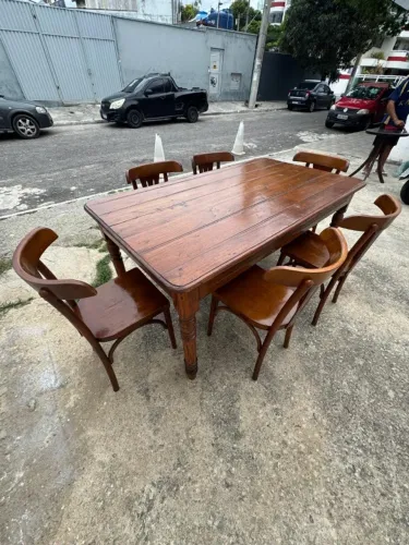 VENDO MESA C/ 6 CADEIRAS DE MADEIRA MACICA 