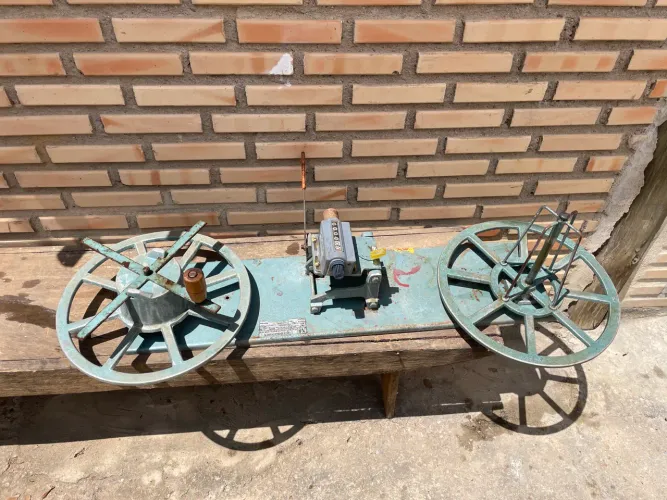 Vendo maquina medidora de fio/cabo elétrico (Com roda de medição e contador mecânico)