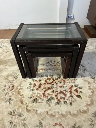 Conjunto de Mesas de Centro em Madeira com Tampo de Vidro