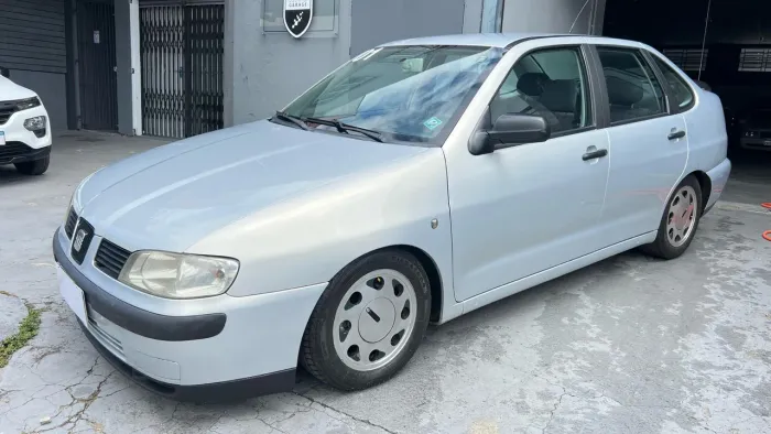 SEAT Córdoba 2001 completo, muito novo!