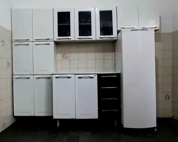 Armário de Cozinha Completo Itatiaia Diamante com 13 Portas e 4 Gavetas- Branco e Preto