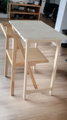 CASADINHA MESINHA MAS CADEIRA GRINGA,, NA PROMOÇÃO