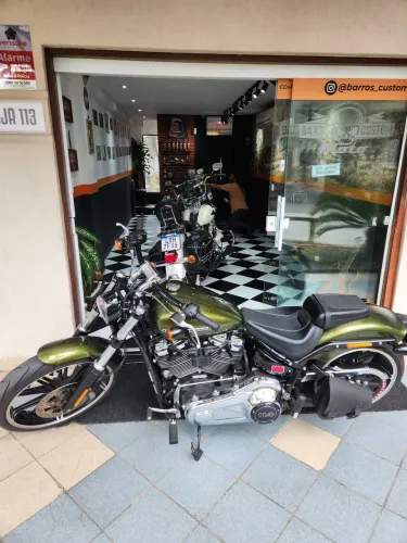 Harley Breakout muito nova 
