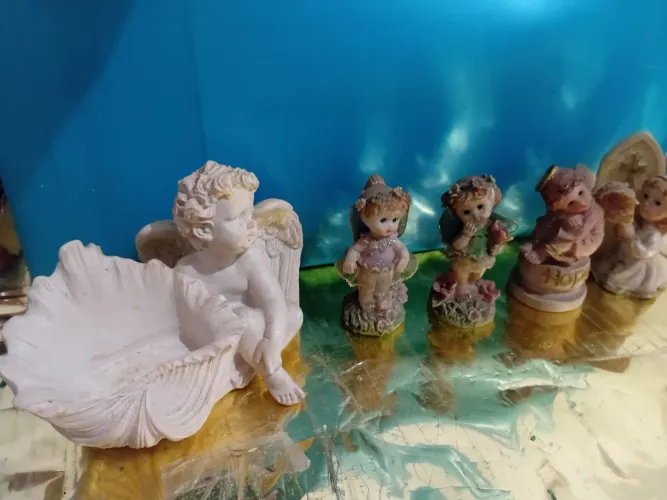 Esculturas em formato de anjo 4 unidades.