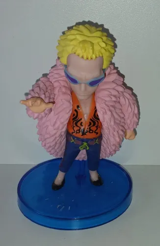 BONECO ACTION FIGURE MINIATURA ONE PIECE DONQUIXOTE DOFLAMINGO