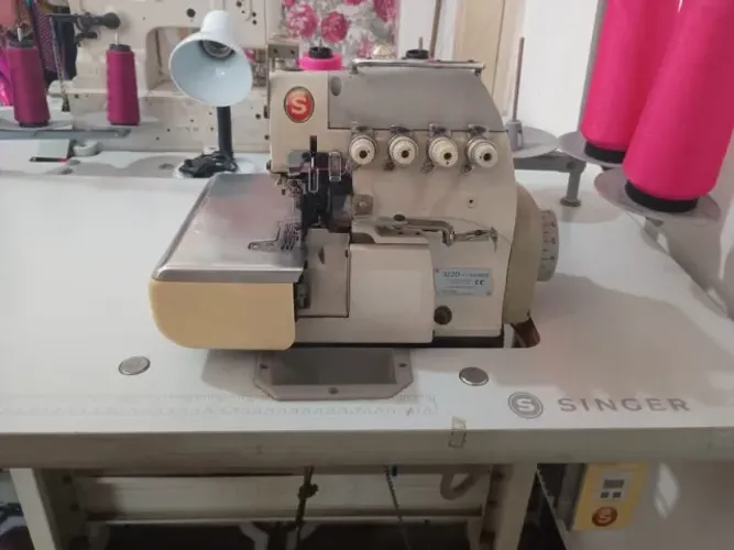 Máquina de Costura Industrial Overloque Ponto Cadeia Direct Drive Singer