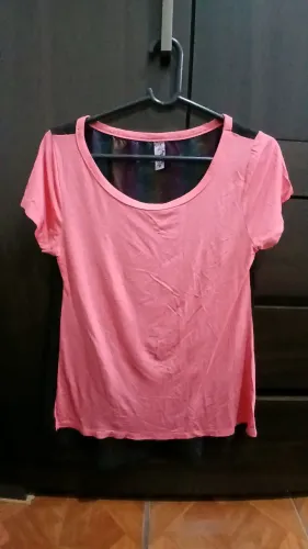 Camiseta Rosa com Detalhes - Costas Transparente