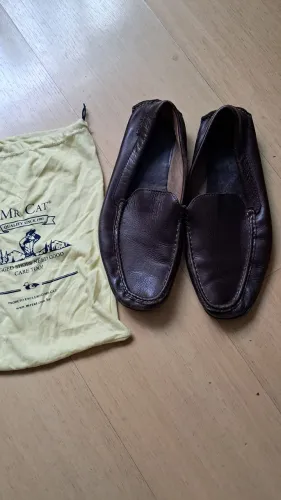 Sapato mocassim Mr. Cat tipo drive tam.42 couro em dinheiro