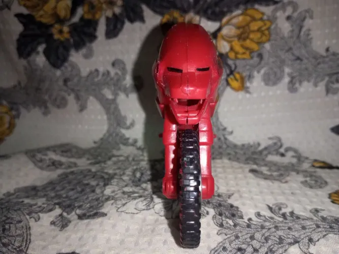 Moto vermelha homem aranha