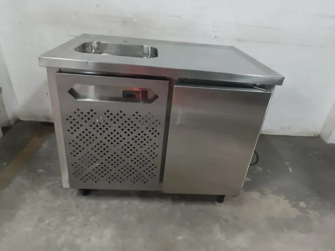 Balcão refrigerado com pia