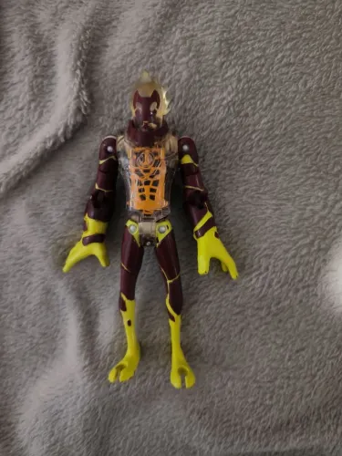 Boneco Ben 10 Chama Bandai