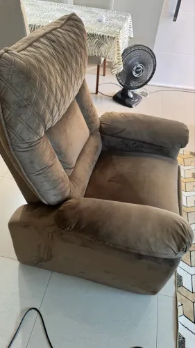 Vendo poltrona do papai.