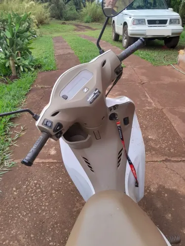 HONDA BIZ EX 2025 com 400kms 