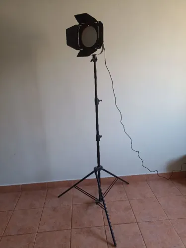 Led Greika + Tripé Manfrotto 