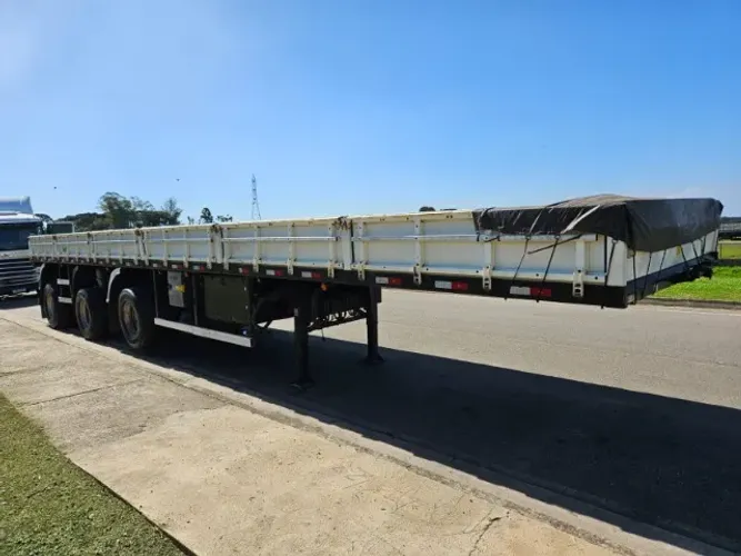  Carreta Graneleira  Grade Baixa Librelato   Vanderleia ano 2022 Assoalho de ferro S/pneus